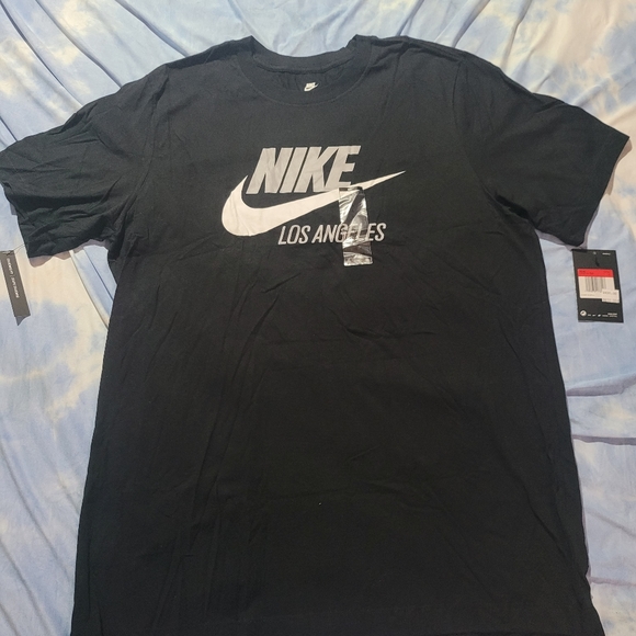 Nike Tshirt - Picture 2 of 5